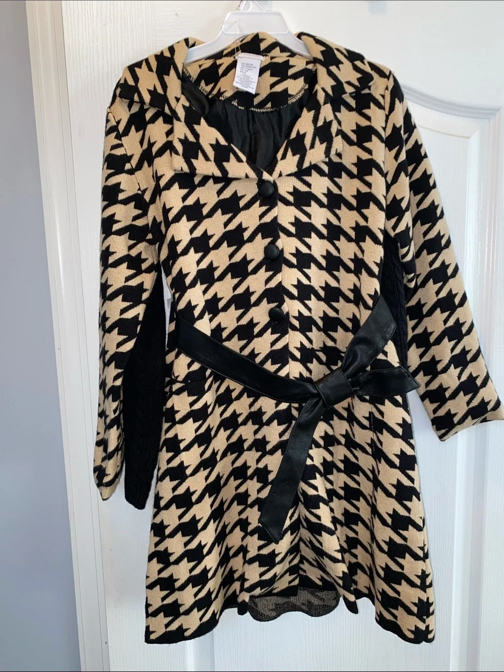 Tahari Black and Cream Houndstooth Knit Matching Set with Belt, size M